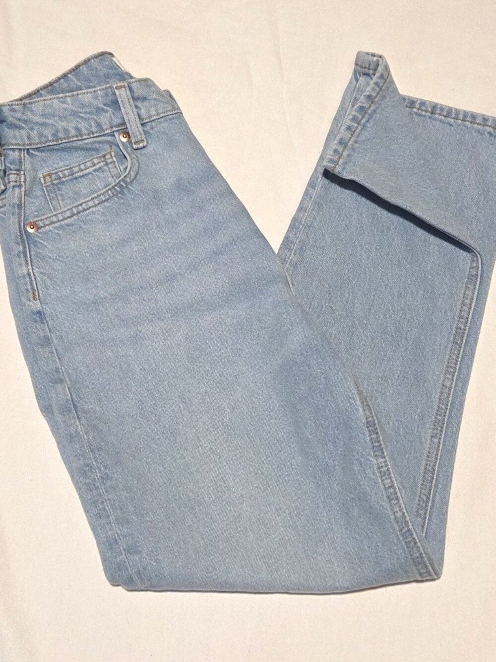 H&M Mom Slim-Fit High-Waist Ankle Jeans Women's Size 2 Light Blue New, no tags